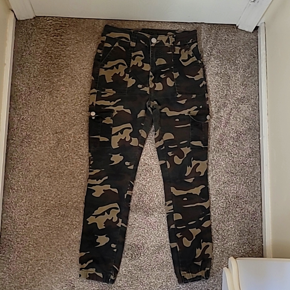 V.I.P. womens camo cargo skinny jeans